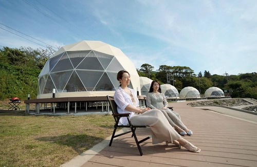Ama RV Rental | Geodome Retreat with Breakfast Included for Two in Oki