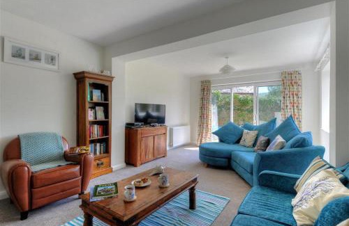 Bridport House | Welcoming Stay at 2 Grange Villas: Pet & Child Friendly