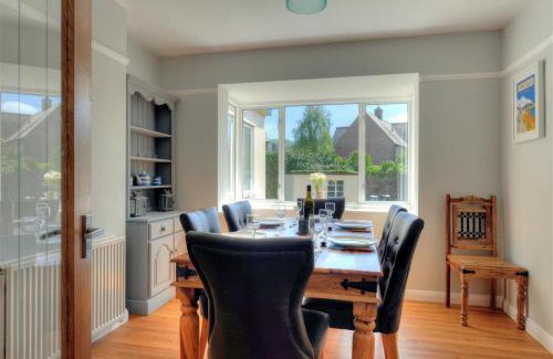 Bridport House | Welcoming Stay at 2 Grange Villas: Pet & Child Friendly