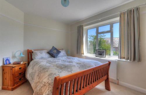 Bridport House | Welcoming Stay at 2 Grange Villas: Pet & Child Friendly