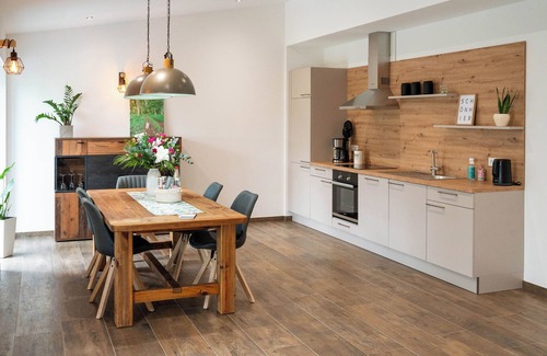 Rot am See Cabin | Ideal Getaway: 2 Spacious Apartments for Up to 9 Guests