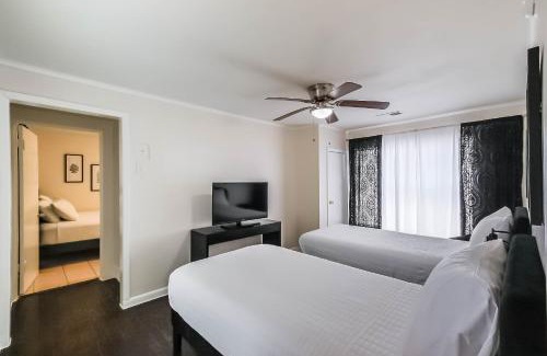 Shady Acres House | Modern W 21st In The Heights: Pet-Friendly & Family Ready