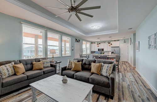 Port Aransas House | Ideal Retreat for Families: Pool & Steps to the Beach