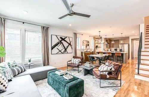 East Nashville House | Spacious Homes with Game Room & Skyline Views for 24 Guests