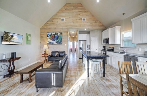 Flour Bluff House | Relax at Laguna Village Serenity with Oceanfront Views
