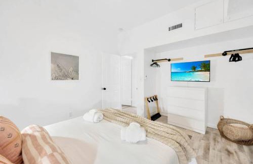 Madeira Beach Villa | Relaxing Retreat: 2 Homes w/Hot Tub & Pool, Steps to Beach