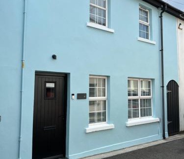 Donaghadee House | Elegant Stay at 2 Hunters Lane, Donaghadee - Rated 9.7/10