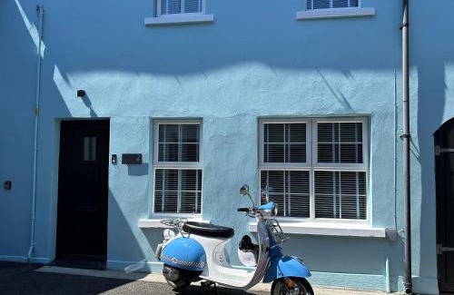 Donaghadee House | Elegant Stay at 2 Hunters Lane, Donaghadee - Rated 9.7/10