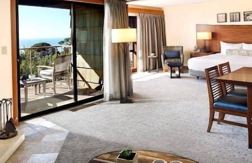 Carmel Highlands Resort | Relaxing Hyatt Club Carmel: Spa, Pool & Cozy Beds Await