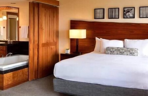 Carmel Highlands Resort | Relaxing Hyatt Club Carmel: Spa, Pool & Cozy Beds Await