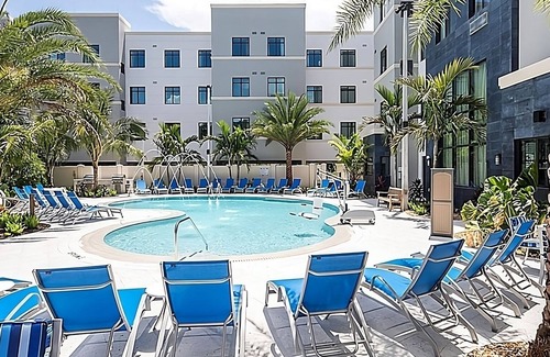 Naples Apartment | Discover Two Comfy Studios with Breakfast and Ocean Views
