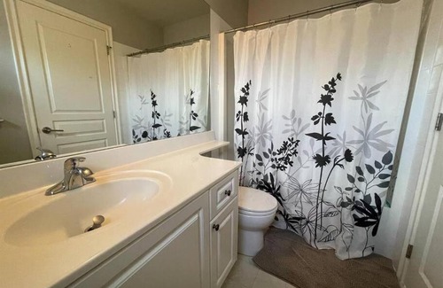 Connaught Apartment | Pet-Friendly Downtown Retreat with 2 Beds and 2 Baths