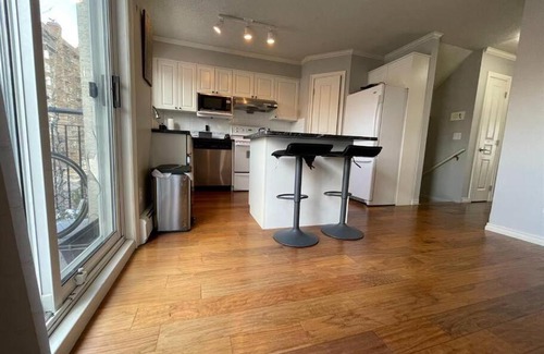 Connaught Apartment | Pet-Friendly Downtown Retreat with 2 Beds and 2 Baths