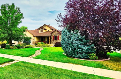 Morgan County House | 2 King, 2 Queen, 7 Twin, Wasatch Back Mountain Luxury BnSki in Morgan County.