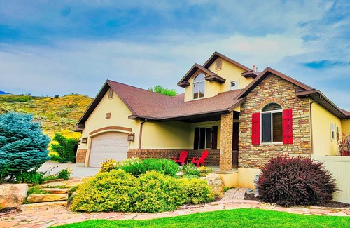 Morgan County House | 2 King, 2 Queen, 7 Twin, Wasatch Back Mountain Luxury BnSki in Morgan County.