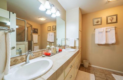 San Marcos House | 2 King Bedrooms in Texas Hill Country Relaxing Oasis