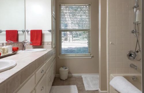 San Marcos House | 2 King Bedrooms in Texas Hill Country Relaxing Oasis