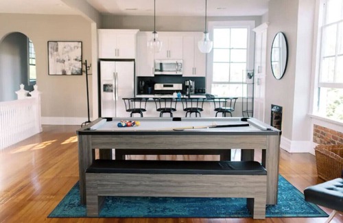 Court House Hill House | Heart of Downtown LYH: 2 King Beds & Pool Table Fun