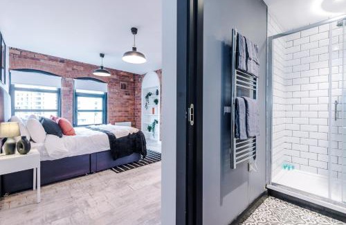 Leeds City Center Apartment | Spacious Manhattan Apartment with 2 King Beds & Family-Friendly