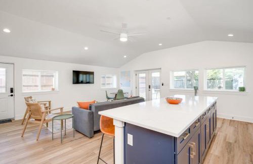 Blanco House | Modern 2 Kings Cottage with Hot Tub in Hill Country