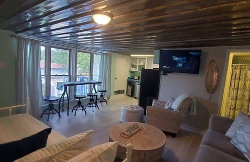Muscle Shoals Condo | #2 - Lake Condo Right on Wilson lake!Two piers!