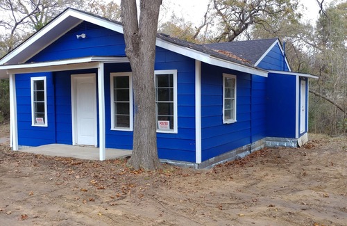 Honey Grove House | Adventure Awaits: Lakes, Trails & Family-Friendly Amenities