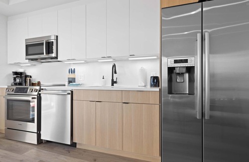Truxton Circle Apartment | 2-Level 2BR + Terrace /Near METRO + Union Market