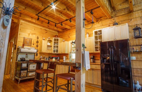 Cosby Cabin | Nature Retreat: 2 Cozy Log Cabins in the Smoky Mountains