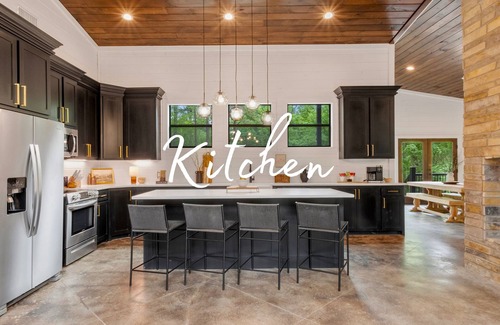 Pickens Cabin | 2 Luxe Cabins | Hot Tubs | Game Rooms | Sleeps 43