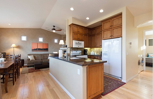 South Oceanside House | Top-Rated Suites with Bikes, Near Beach and Dining
