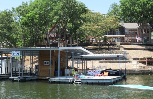 Sunrise Beach House | Incredible Suites with Lake Views & Family-Friendly Amenities
