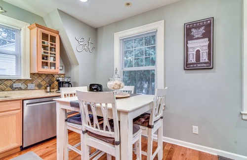 Oak Grove House | Relaxing Milwaukie Getaway with Pool and Hot Tub Access