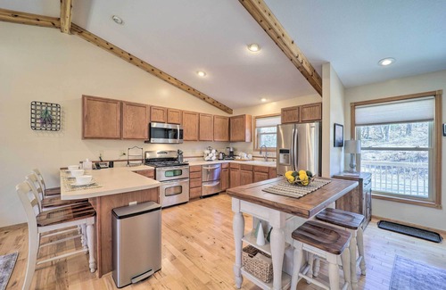 Beech Mountain Cottage | Inviting Family Retreat Just 2 Miles from Beech Mountain!