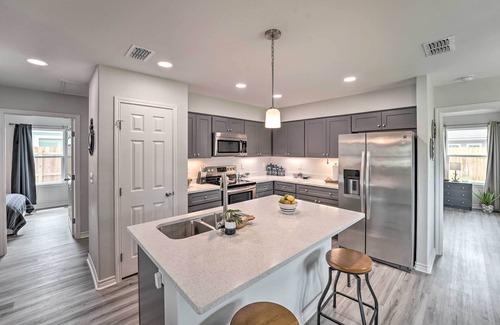 San Patricio County House | RR Sea House: Oceanfront Escape with Spa & Breakfast