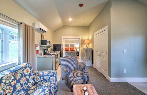 Downtown Branson Cottage | Beautiful Branson Cottage with Pool Access, 2 Mi to the Strip