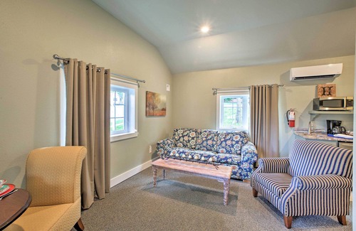 Downtown Branson Cottage | Beautiful Branson Cottage with Pool Access, 2 Mi to the Strip