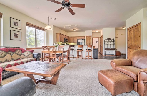 Truckee Condo | Explore Truckee Condo: 9.4 Rating, Pool & Walk to Lake!