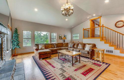 Estes Park House | Relaxing Estes Park House with Hot Tub and Mountain Views