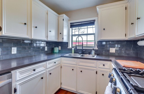 Govalle House | Inviting Austin Retreat with Patio, Close to Downtown!