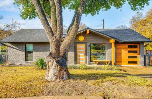 Rosewood House | 2 Mi to Dtwn Austin Getaway with Natural Pool