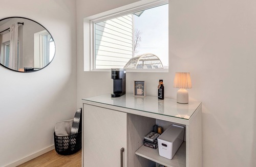Parkridge Apartment | < 2 Mi to Dtwn: Modern Townhome in Knoxville