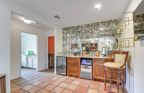 Bailey's Prairie House | 2 Mi to Dtwn: Spacious Angleton Home w/Courtyard!