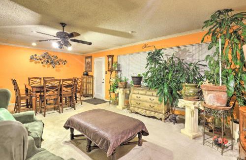 West Arlington House | Family-Friendly Home with Deck Near Lake Arlington
