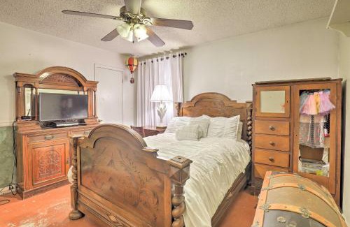 West Arlington House | Family-Friendly Home with Deck Near Lake Arlington
