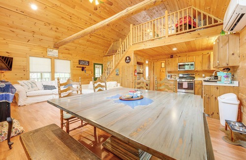 Standish Cottage | 2 Mi to Marina & Beach: Frye Island Retreat!