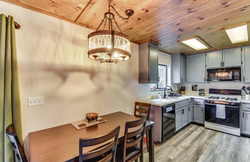 Mi-Wuk Village Cabin | Cozy Mi-Wuk Village Cabin with Large Deck Near Town