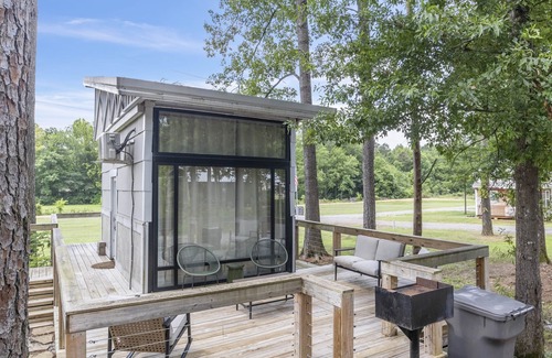 Starkville House | 2 Mi to MSU | Tiny Home w/Deck + Forest Views