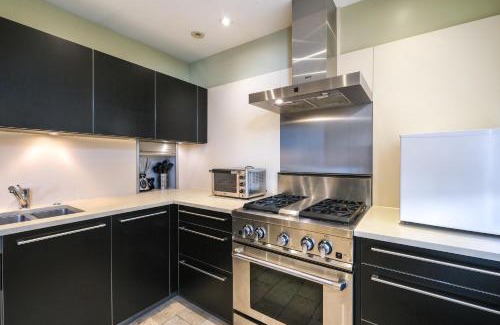 Le Droit Park House | Modern DC Vacation House - Steps to National Mall & Pet Friendly
