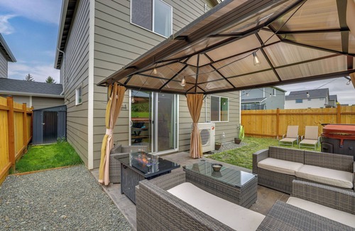 Port Angeles Apartment | 2 Mi to Olympic National Park: Hot Tub Haven!
