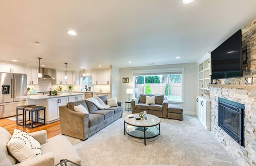 Puyallup House | 2 Mi to State Fair: Puyallup Home w/Private Yard!